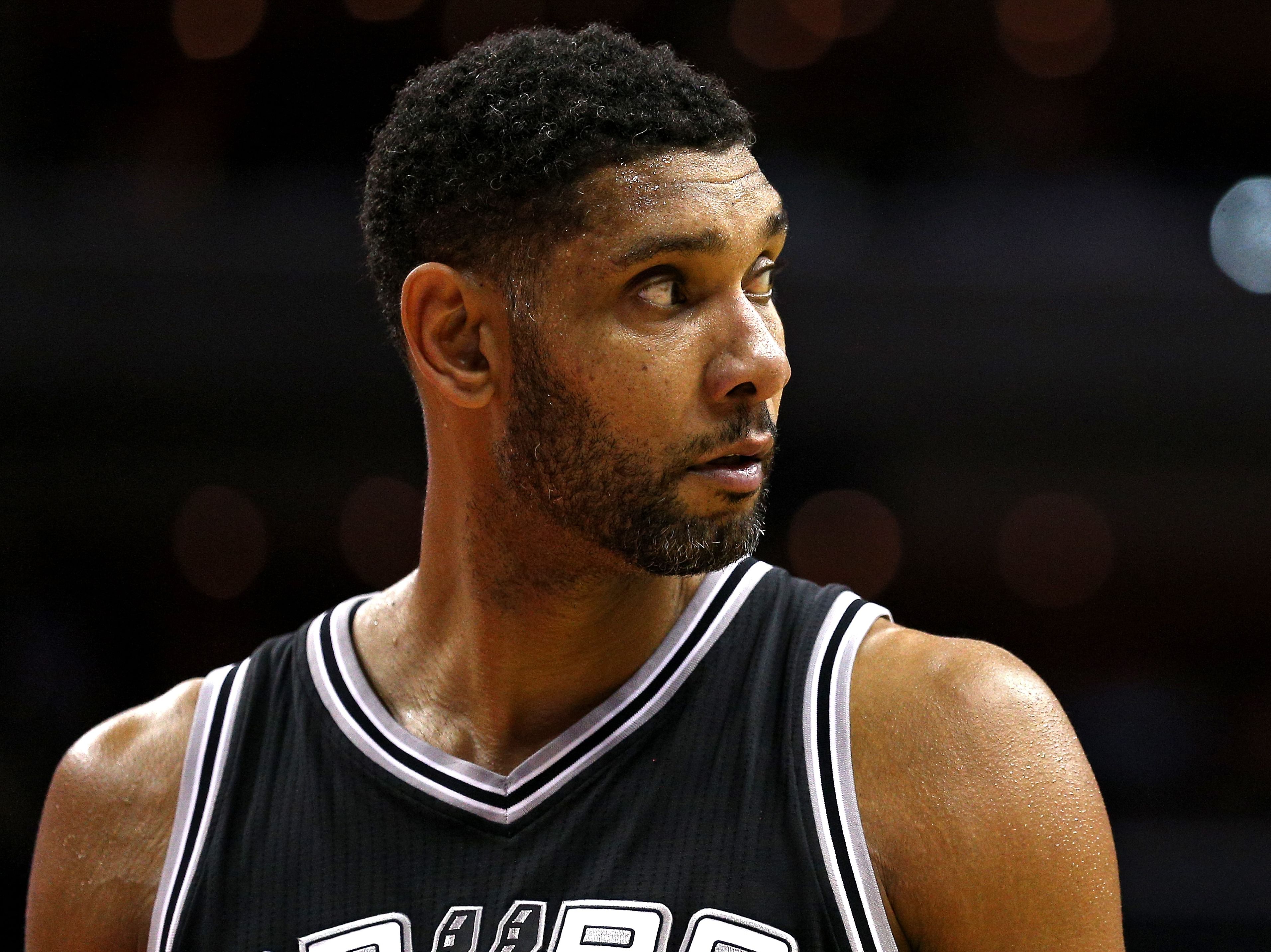Tim Duncan spars with MMA fighter