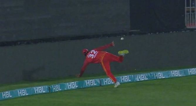 [Watch] Hasan Ali pulls off an excellent relay catch with Rassie van der Dussen in PSL 2023