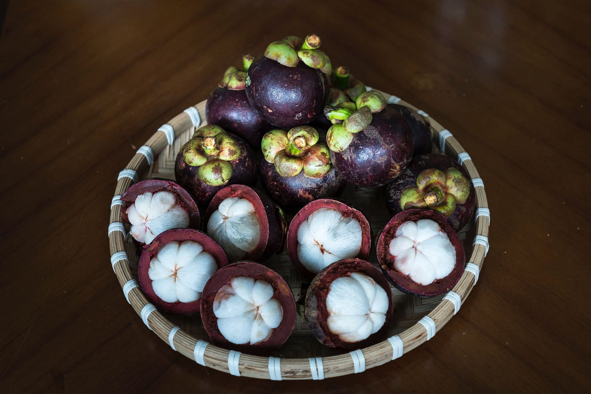 Experience the sweet taste and powerful benefits of Mangosteen. (Image via Pexels)
