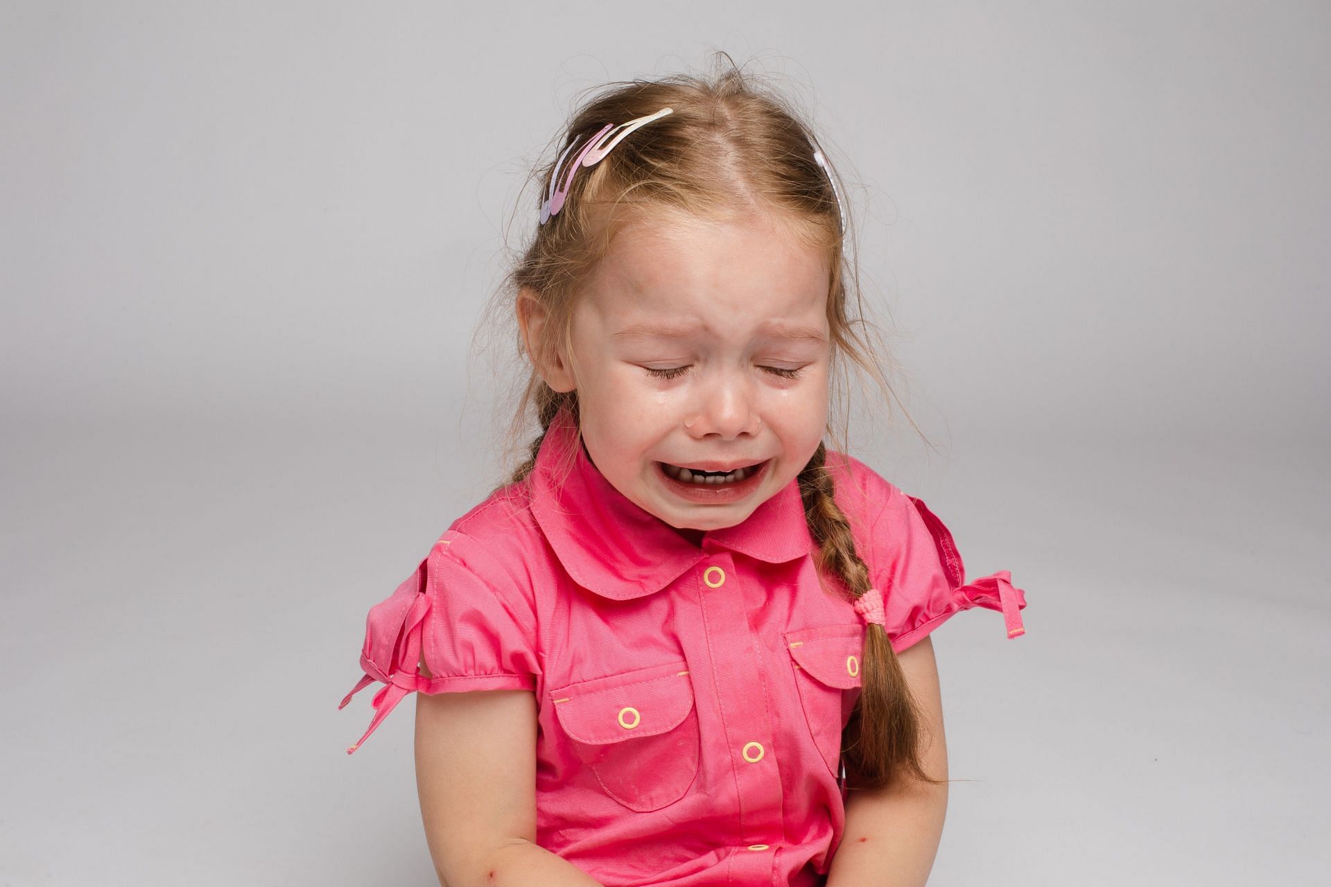 Even though it sounds difficult, children with this condition can learn to regulate their emotions and behaviors. (Image via Freepik/Freepik)