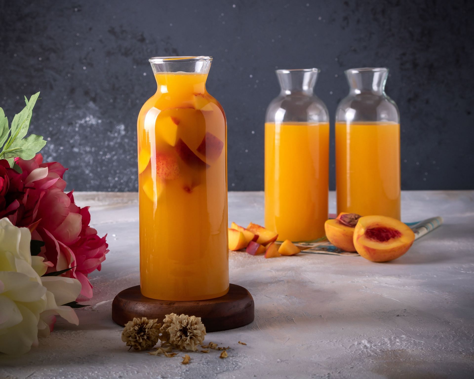 Peach juice is a delightful and nutritious drink (Image via Pexels)