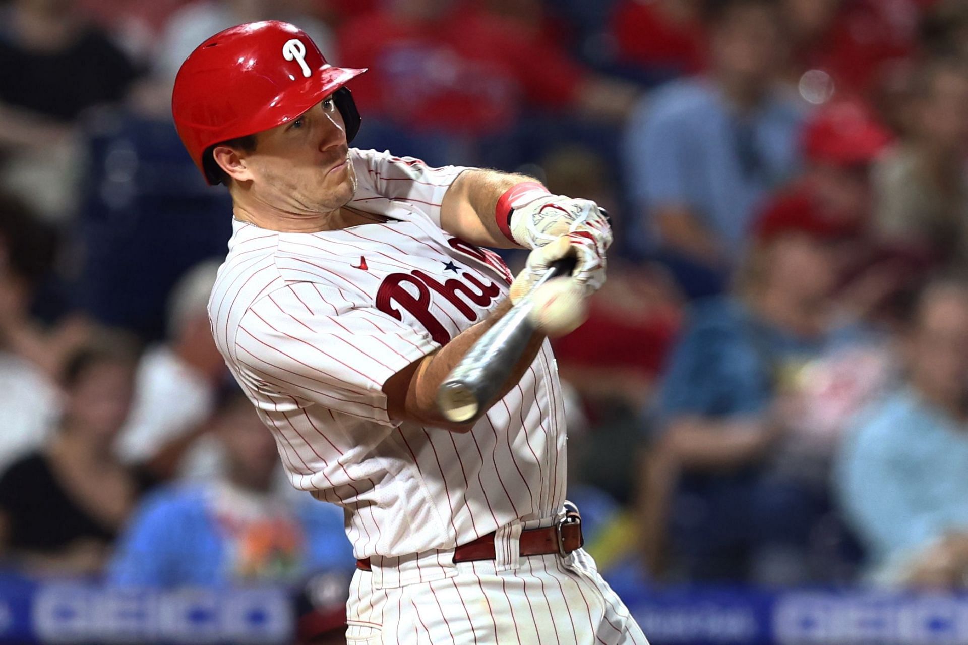 Washington Nationals v Philadelphia Phillies: PHILADELPHIA, PA - AUGUST 06: J.T. Realmuto #10 of the Philadelphia Phillies hits a two-run home run against the Washington Nationals during the sixth inning of a game at Citizens Bank Park on August 6, 2022, in Philadelphia, Pennsylvania. (Photo by Rich Schultz/Getty Images)