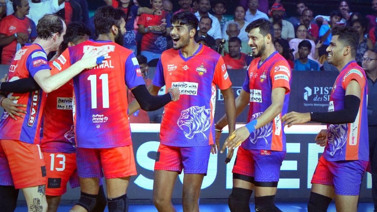 Kolkata Thunderbolts celebrating their previous win against Ahmedabad (Image Courtesy: Twitter/Kolkata Thunderbolts)