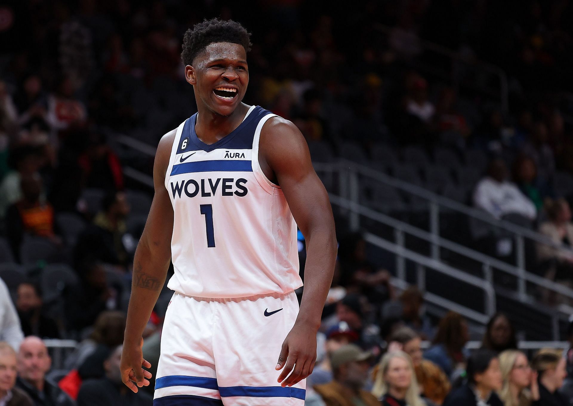 Wolves' Edwards goes off for 10 threes in record-breaking