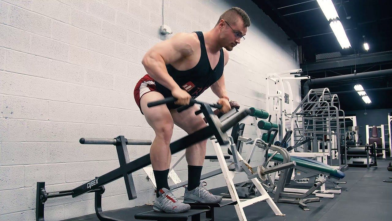 This exercise can be performed with several variations (Pic via YouTube/Renaissance Periodization)
