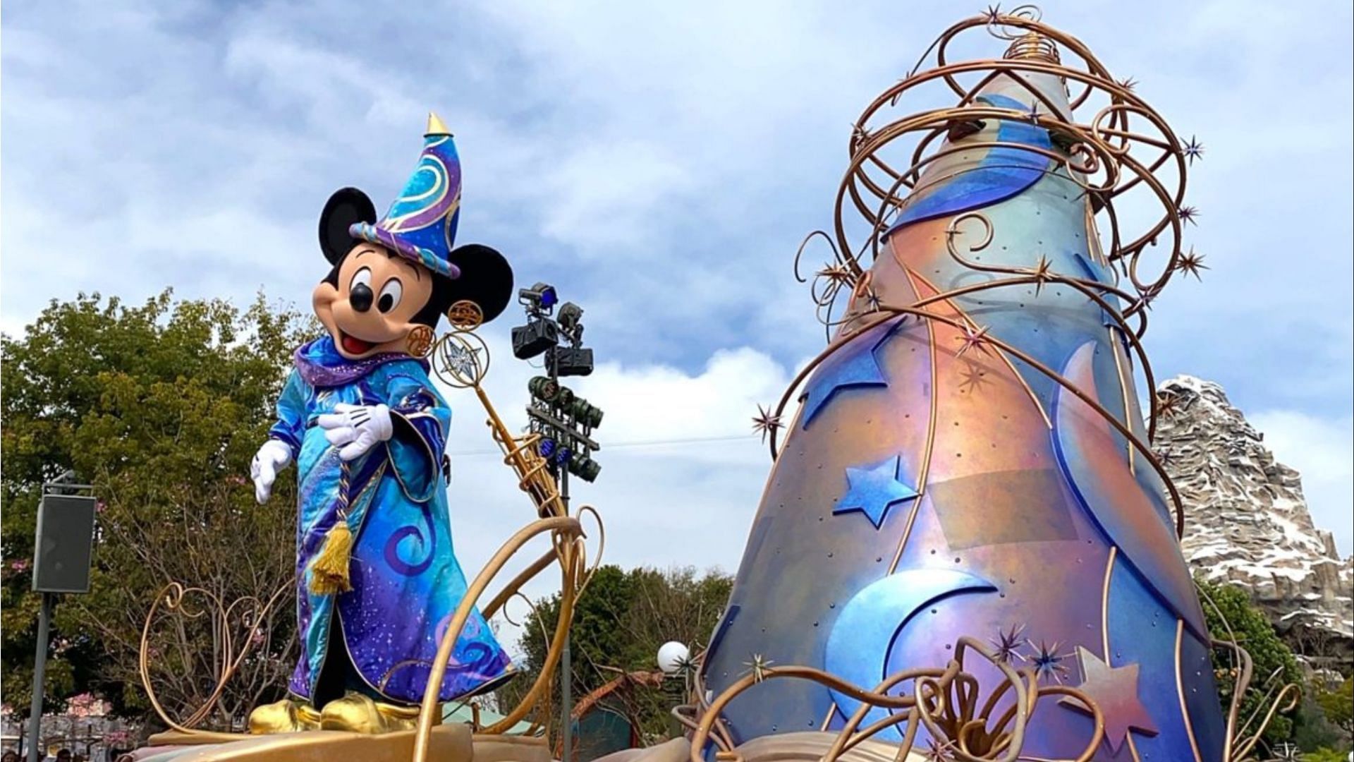 Disney removes Zip A Dee Doo Dah lyrics from their &quot;Magic Happens&quot; parade music. (image via Jeff Gritchen)