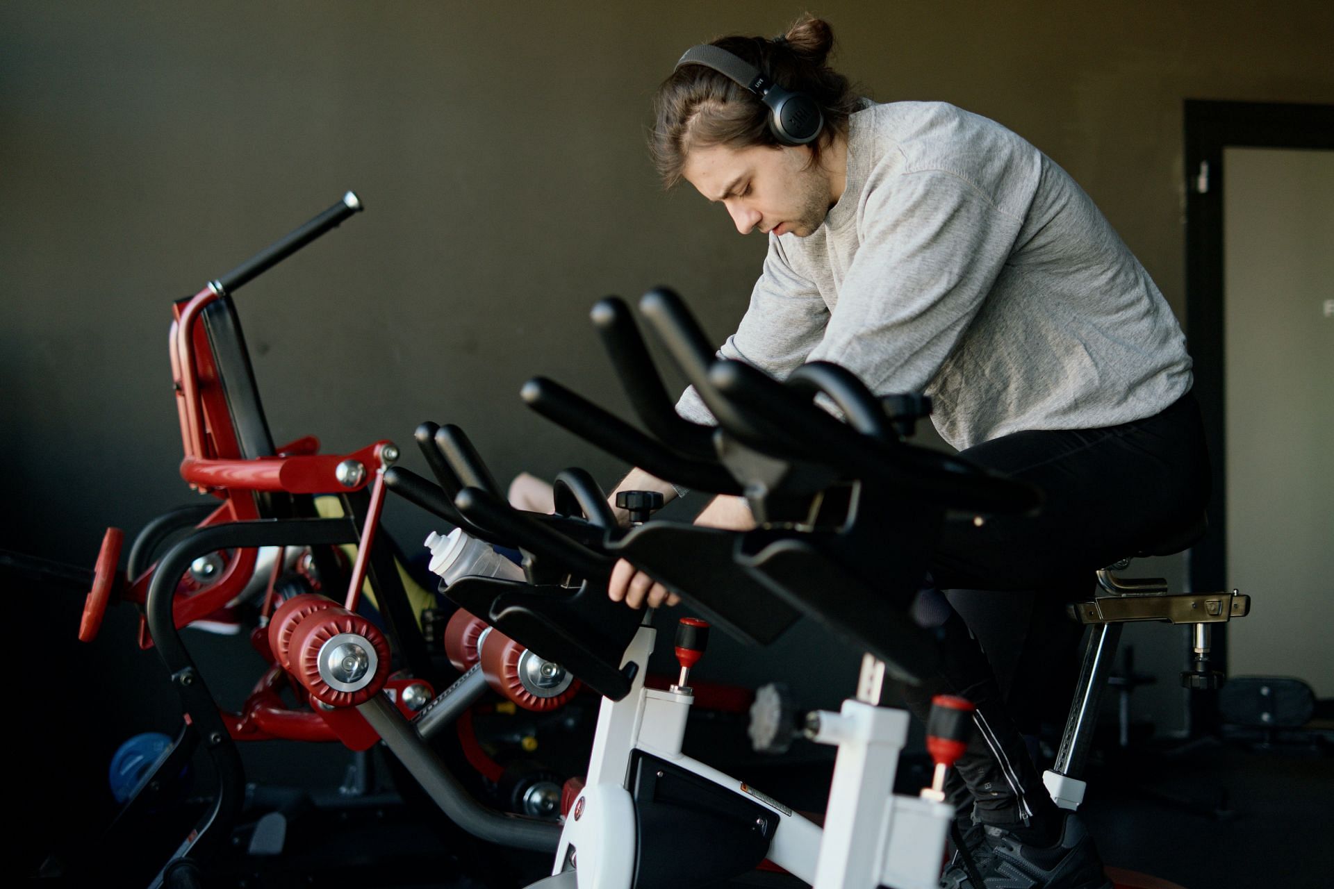 You can do spinning exercise at home or at the gym. (Image via Pexels/ Ivan Samkov)