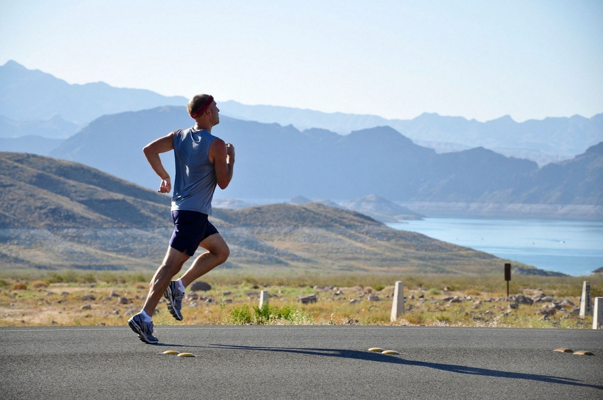 On an average, running burns 100 calories per mile (Image via Pexels @Pixabay)