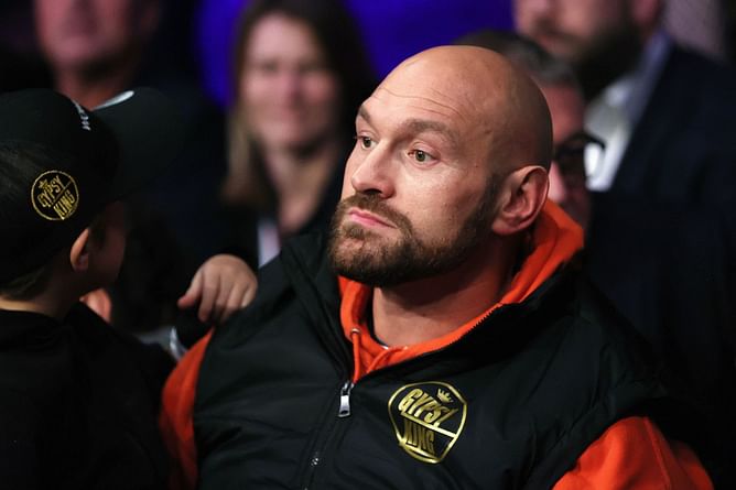 WATCH: Tyson Fury gets a jumpscare from Isaac Lowe in the gym