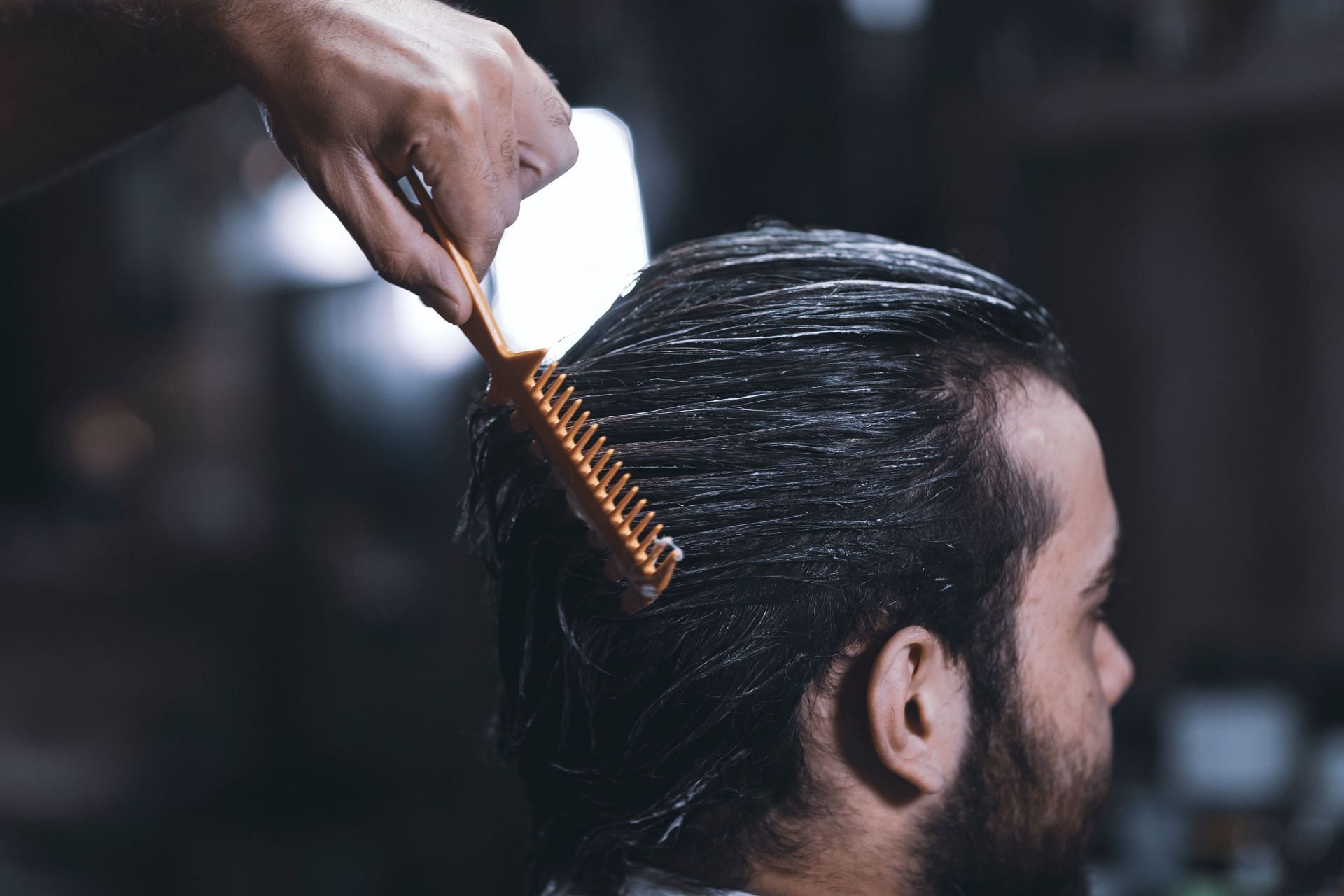 Keeping your hair moisturized is crucial to avoid scabby scalp. (Image via Unsplash / Mostafa Meraji)
