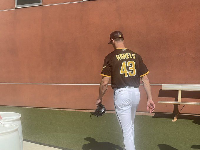 Cole Hamels' emotional take on joining hometown Padres