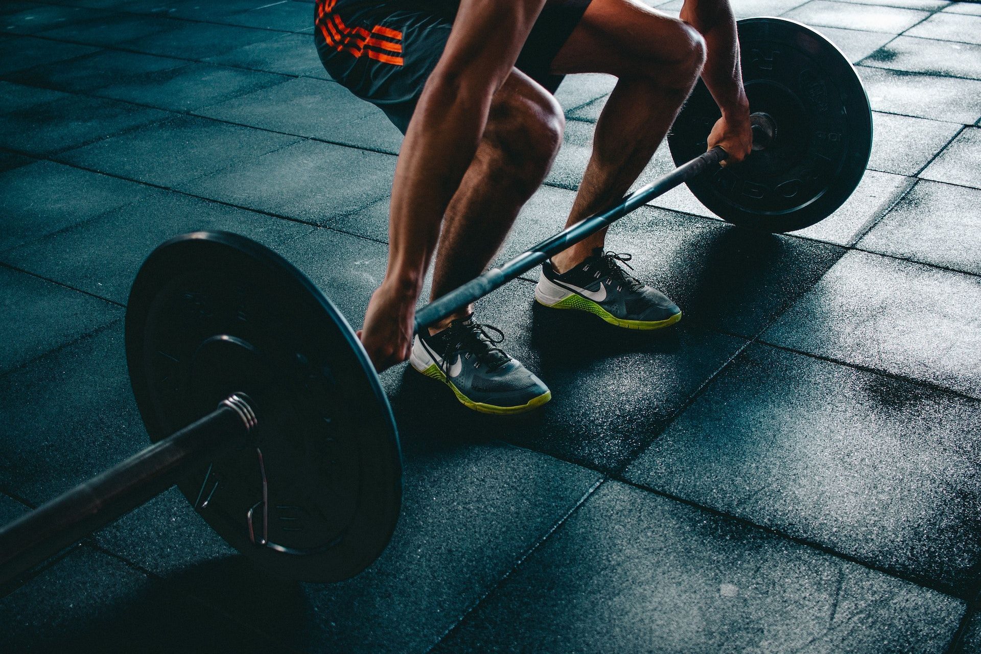 Deadlifts are one of the best full-body gym workouts. (Photo via Pexels/Victor Freitas)