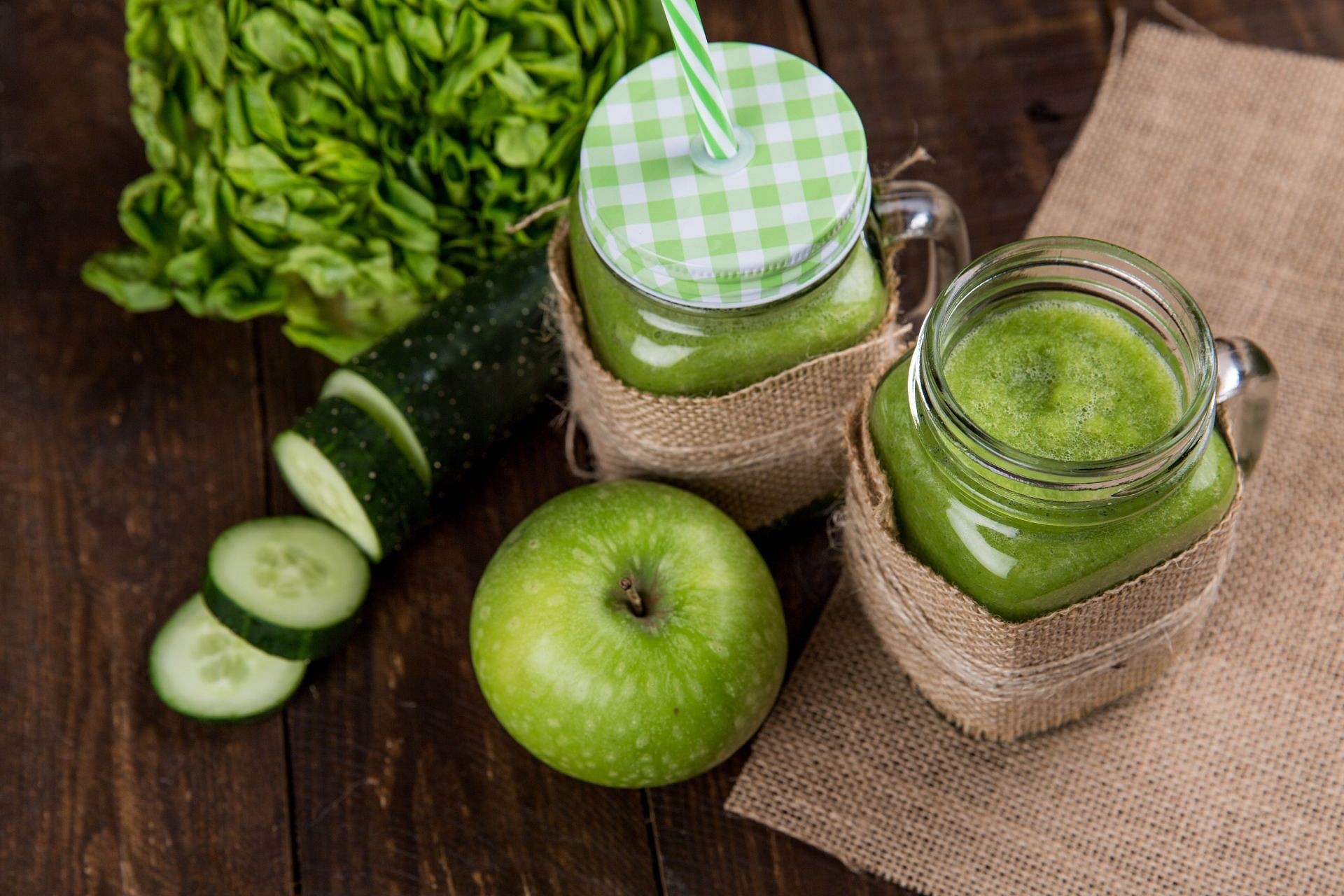 Green juice is a popular drink made by blending a variety of leafy greens, herbs, and vegetables (Image via Pexels)