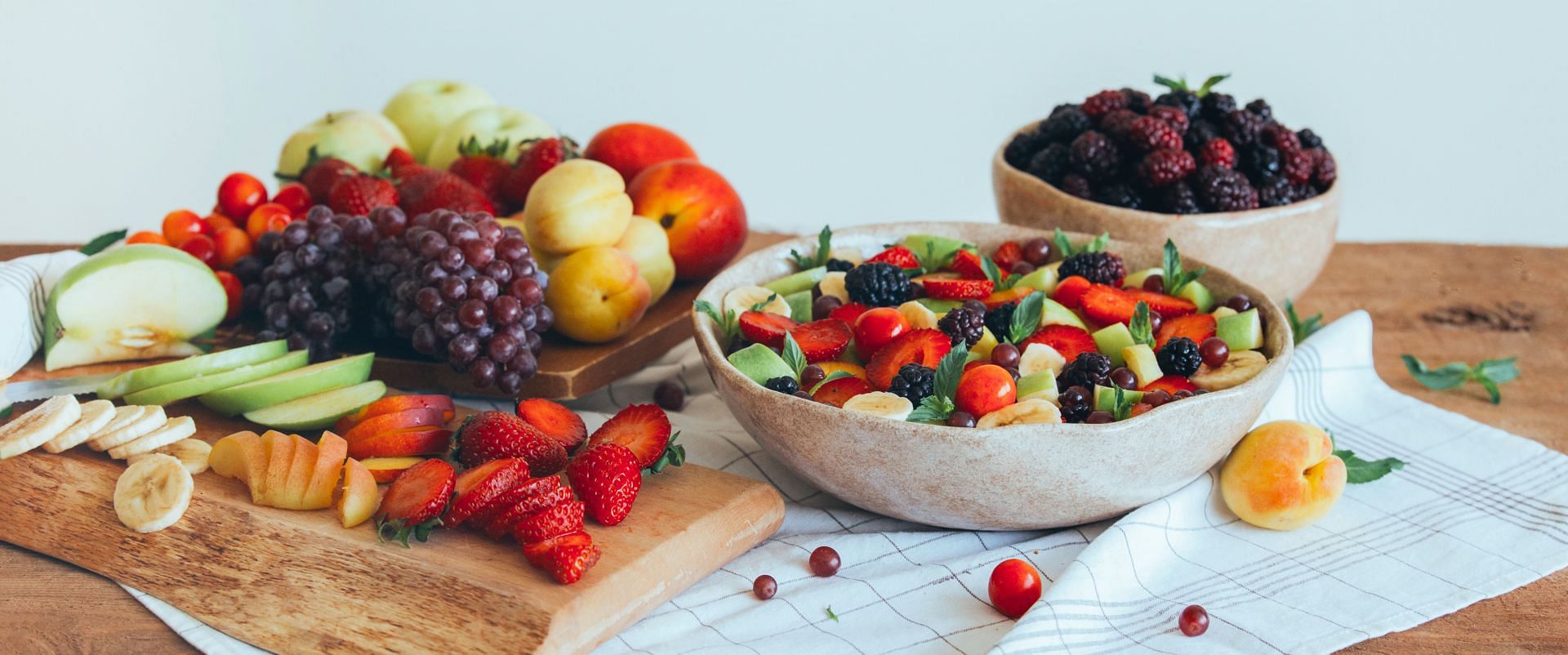 Including fruits and vegetables in your diet can help reduce inflammation (Image via Unsplash / Fatane Rahimi)