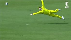 (Watch) Steve Smith pulls off one-handed screamer to send Hardik Pandya packing in second ODI in Vishakhapatnam