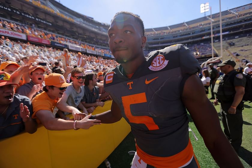 Tennessee football star Hendon Hooker suffers torn ACL in stunning