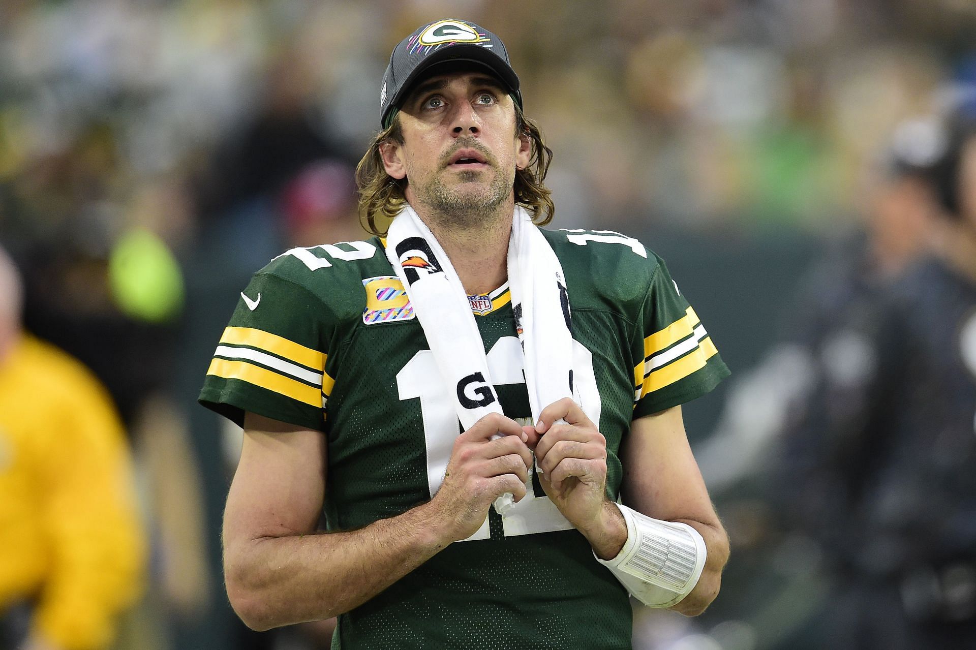 Aaron Rodgers given fresh signing option after Green Bay Packers send  message - Mirror Online