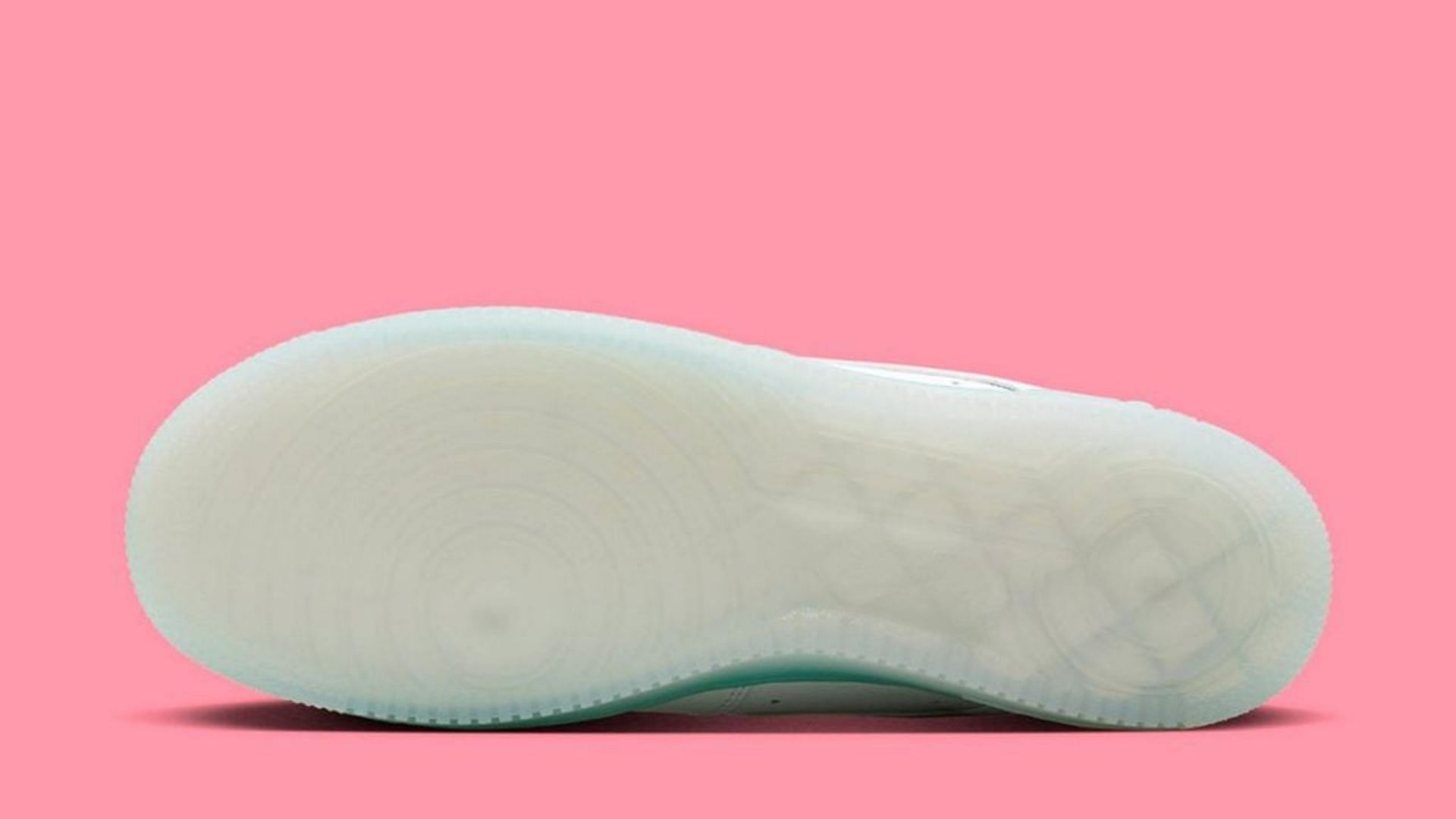 Gradient sole unit (Image via Nike()