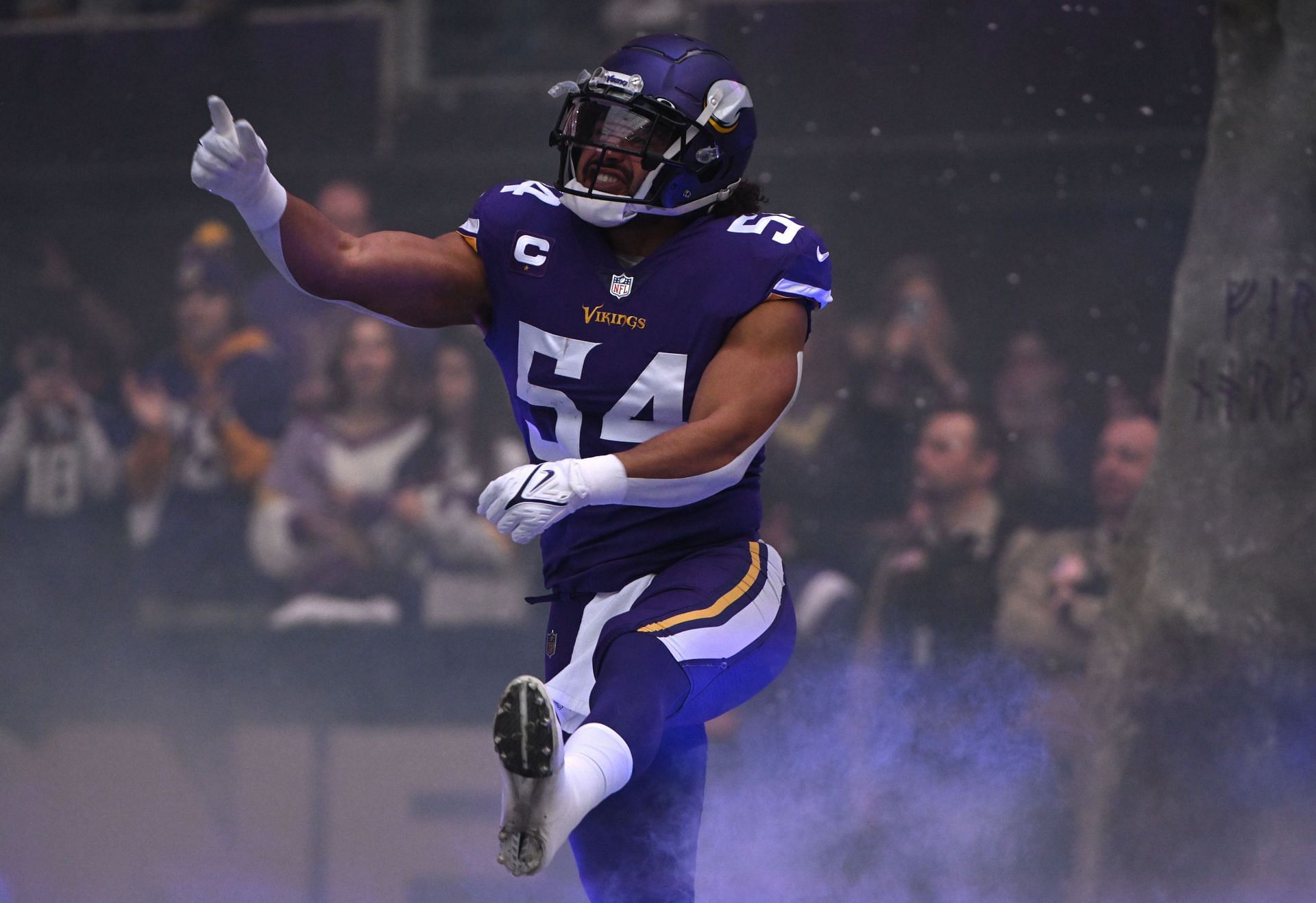 Eric Kendricks #54 of the Minnesota Vikings takes the field prior to the NFC Wild Card playoff game against the New York Giants