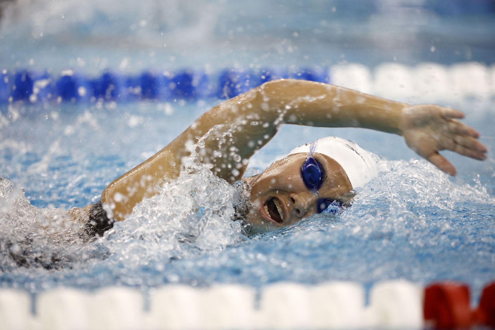 Kayla Han participates in the women&#039;s 1500m freestyle heat on Day 5 of the Phillips 66 International Team Trials