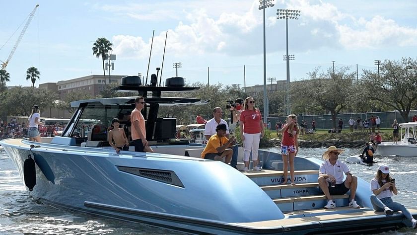 Tom Brady yacht: Buccaneers QB buys Wajer 77 boat (photos) - Sports  Illustrated