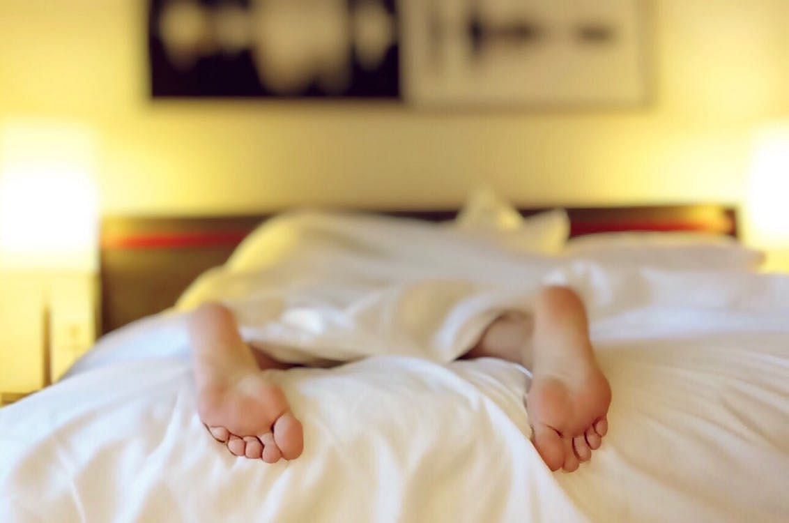 Poor posture results in bad sleep with lower back pain. (Image via Pexels/Pixabay)