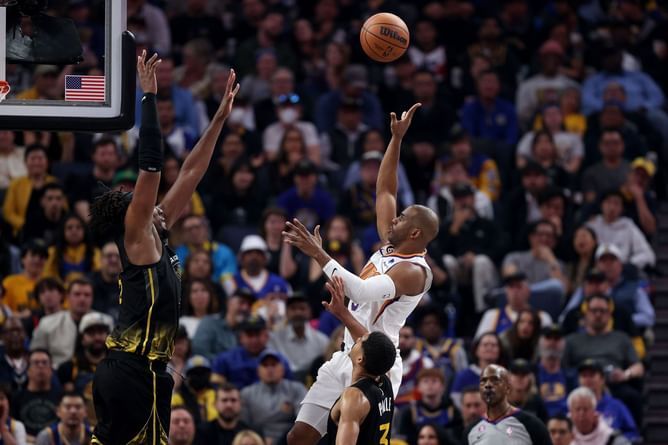 "Refs setting illegal screens for the Warriors" - NBA fans lose it as Chris Paul gives irate reaction to referee accidentally setting screen for Dubs