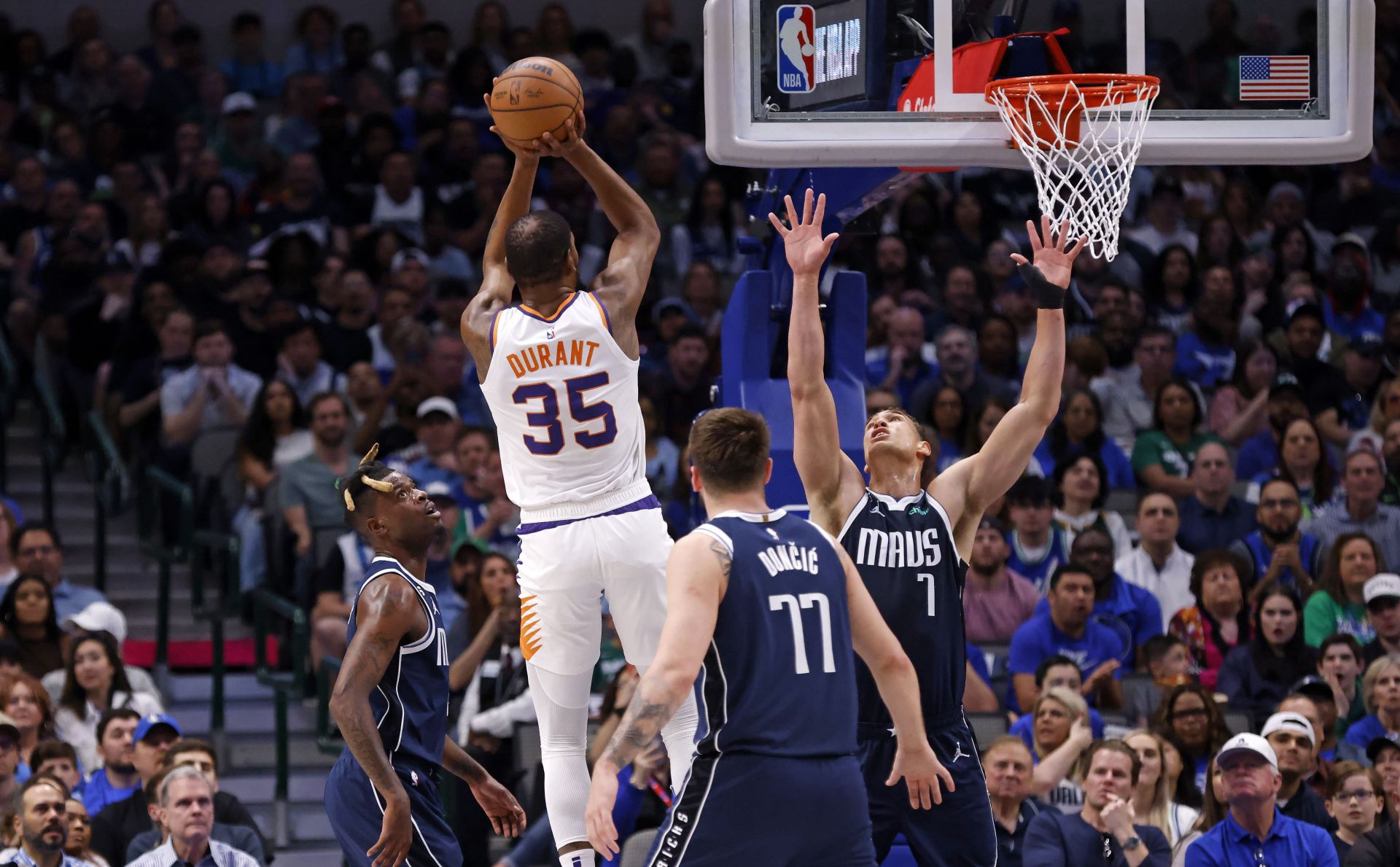 The Suns will be without Durant on Tuesday night (Image via Getty Images)