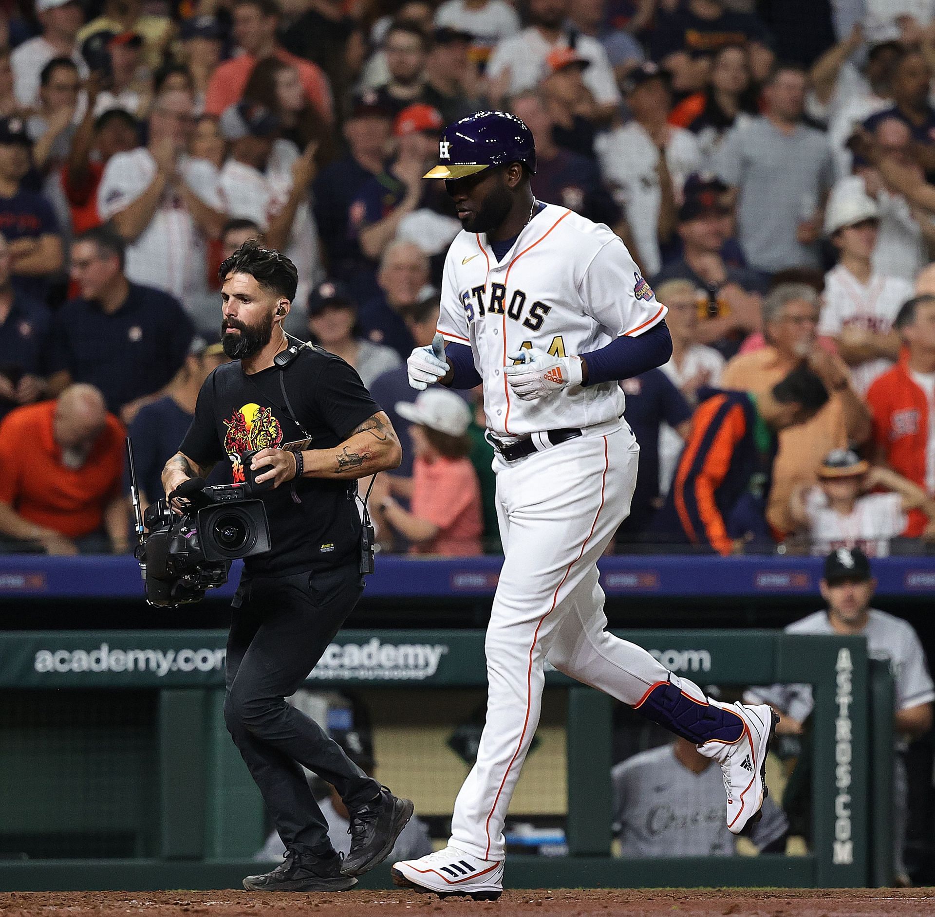 Fans boo Houston Astros' mascot Orbit at Home Run Derby