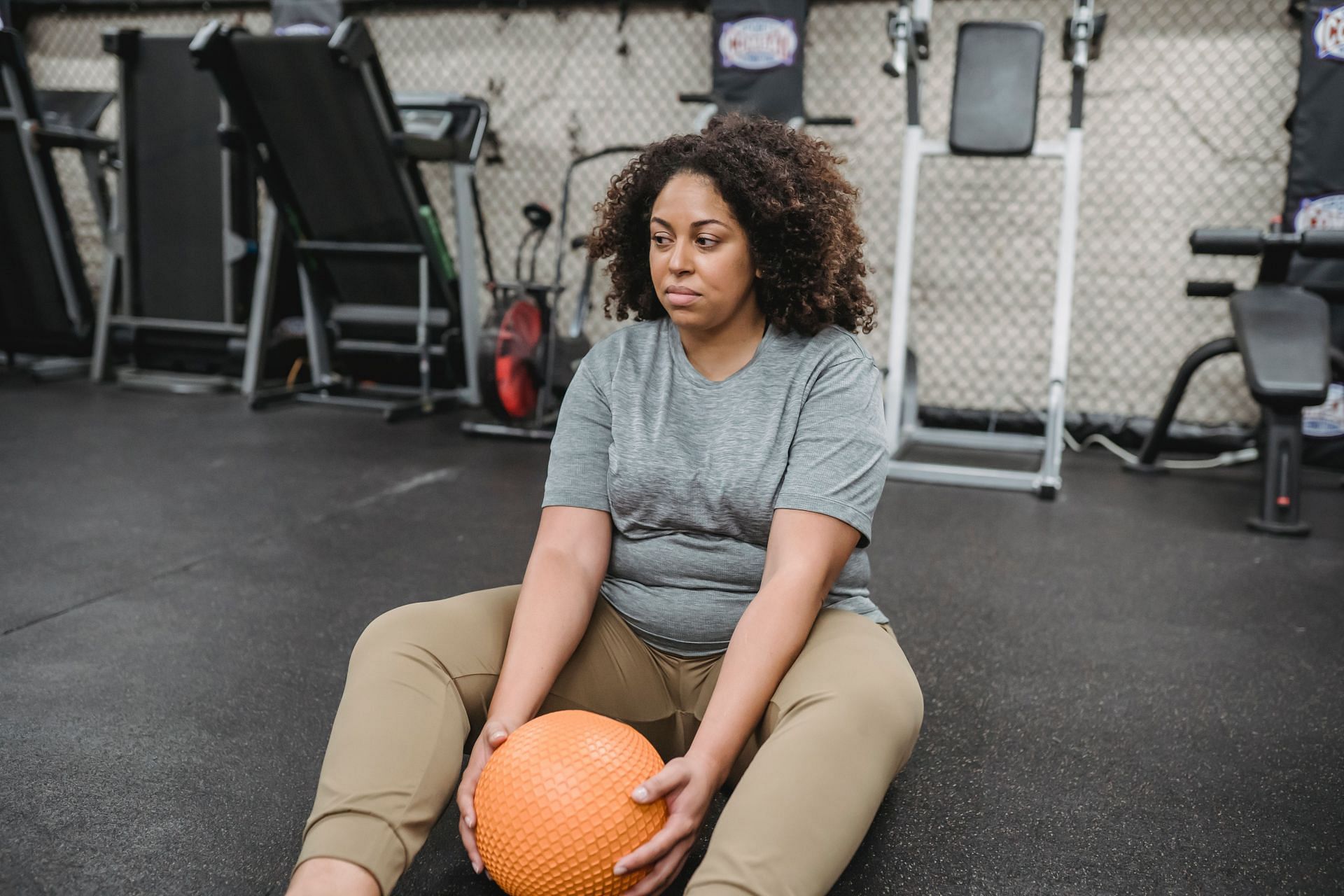 Use this exercise to flatten your abs (Image via Pexels @Julia Larson)