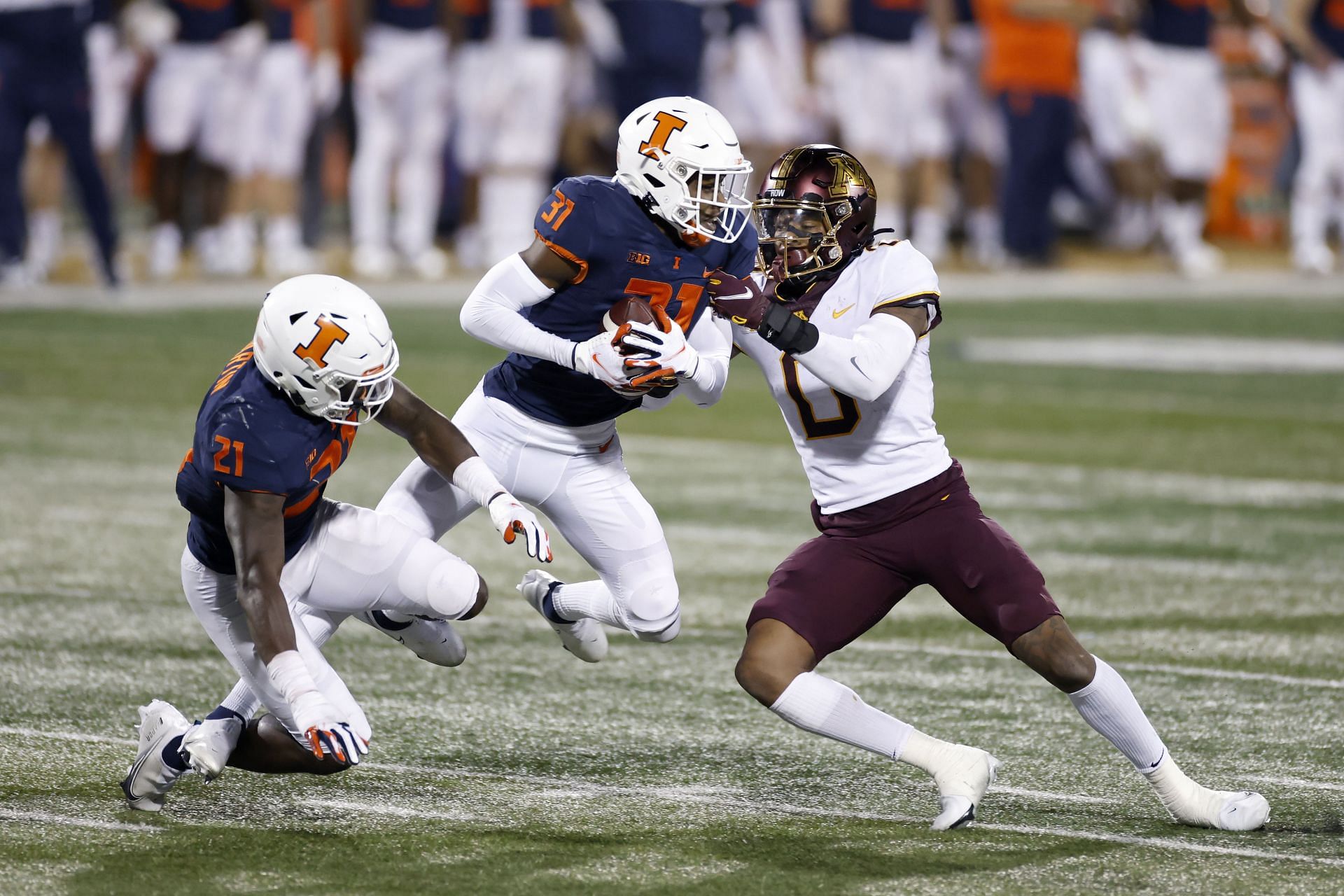 Devon Witherspoon #31 of the Illinois Fighting Illini intercepts a pass 