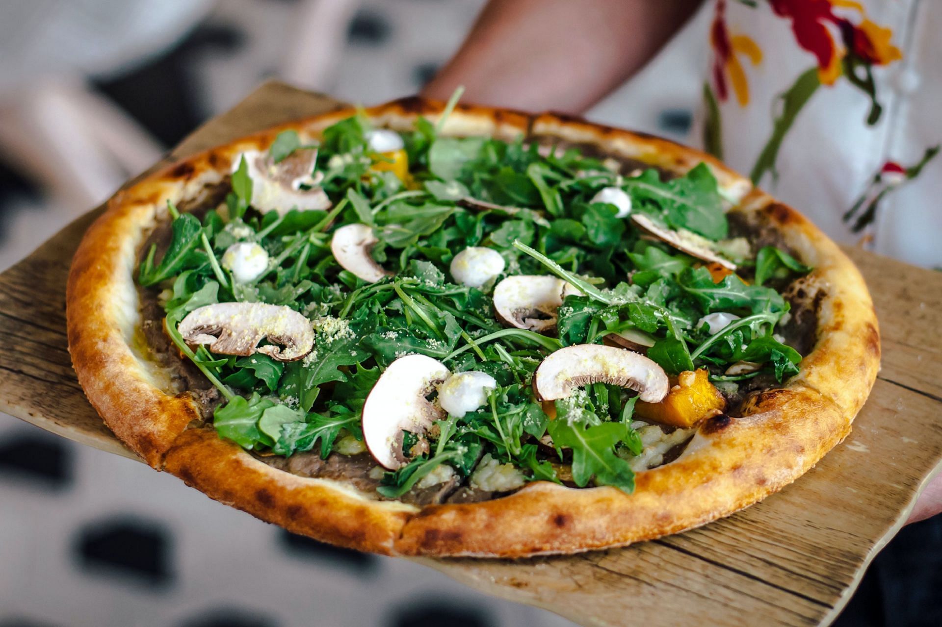 Arugula an be used as a topping. (Image via Pexels/Romjan Aly)