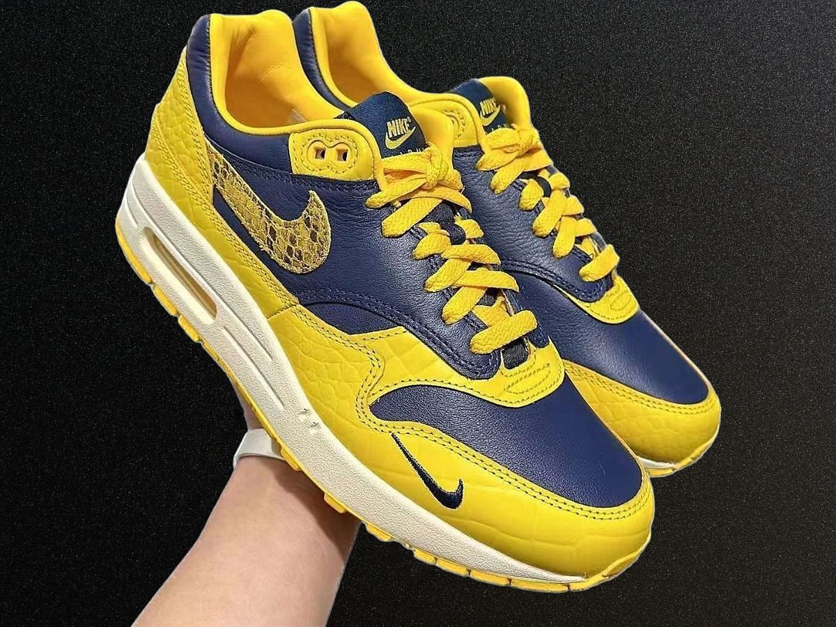 NIKE AIRMAX23.5cm