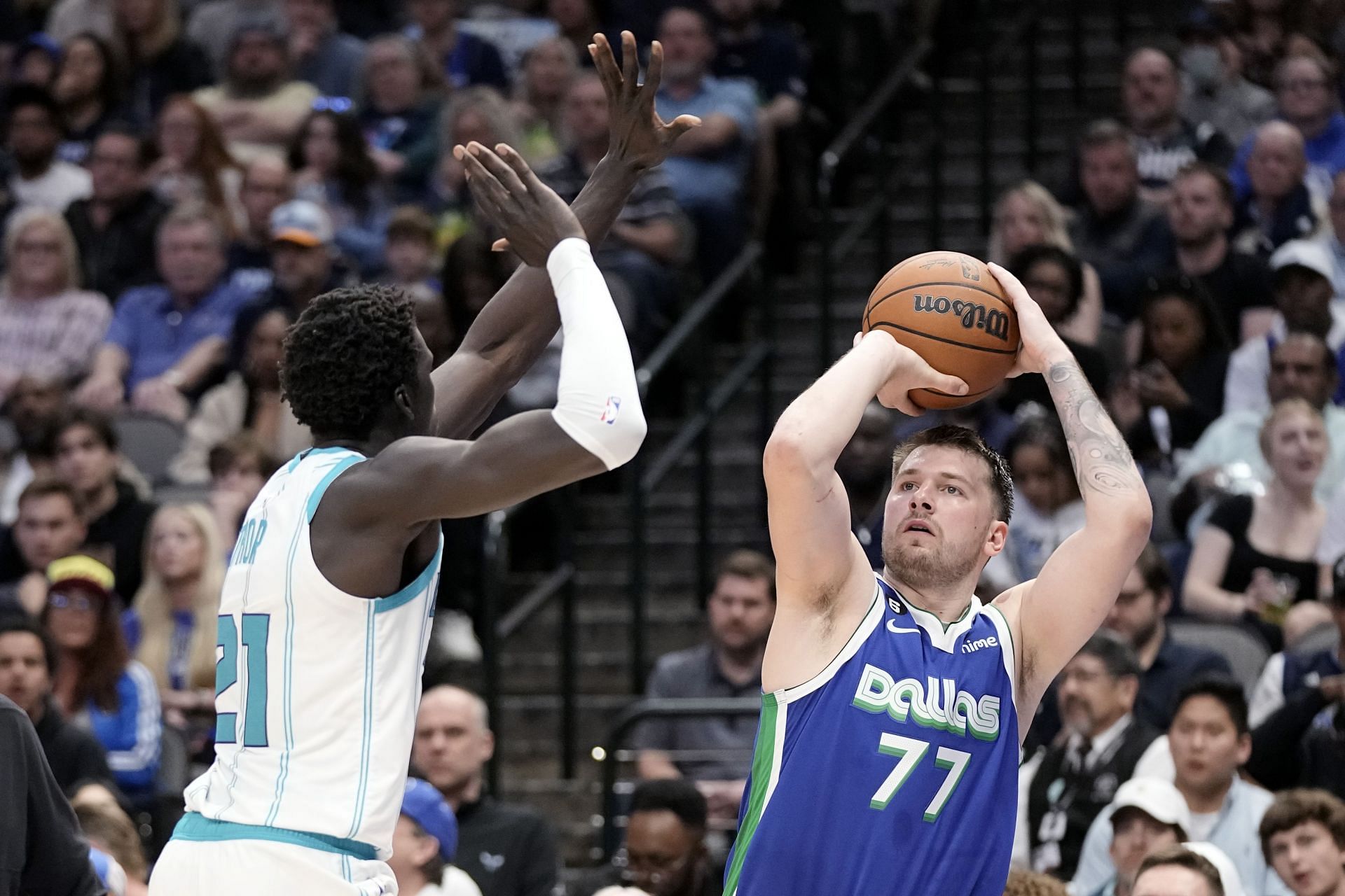 Doncic is playing tonight against the Hornets (Image via Getty Images)