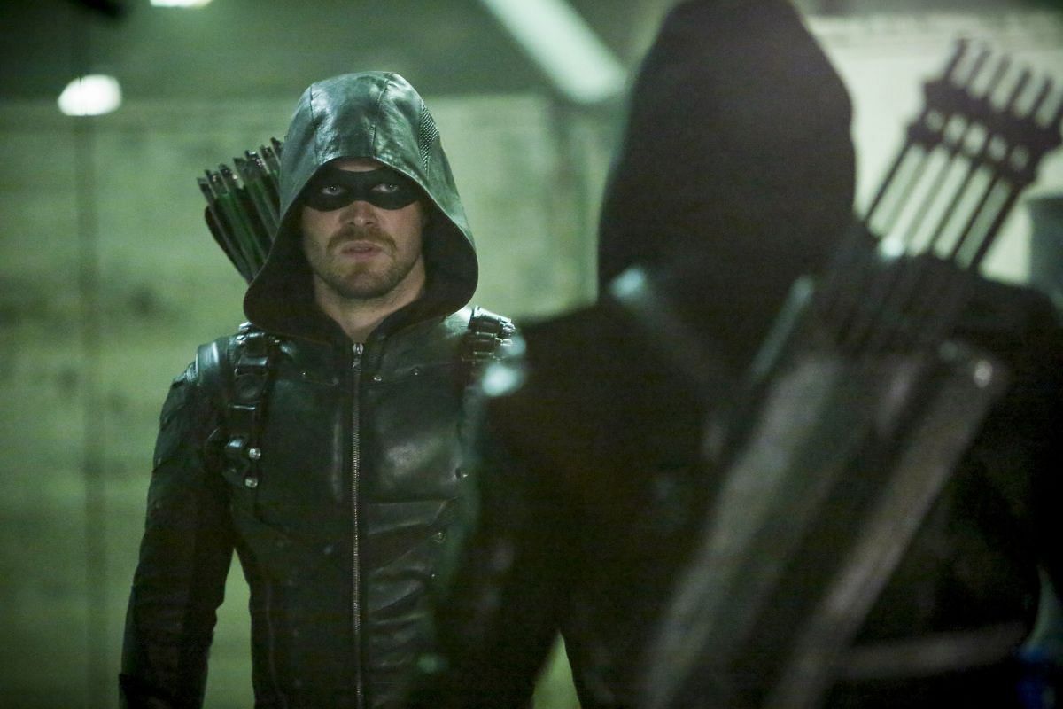 Oliver Queen&#039;s mastery of archery and martial arts makes him a force to be reckoned with (Image via CW)