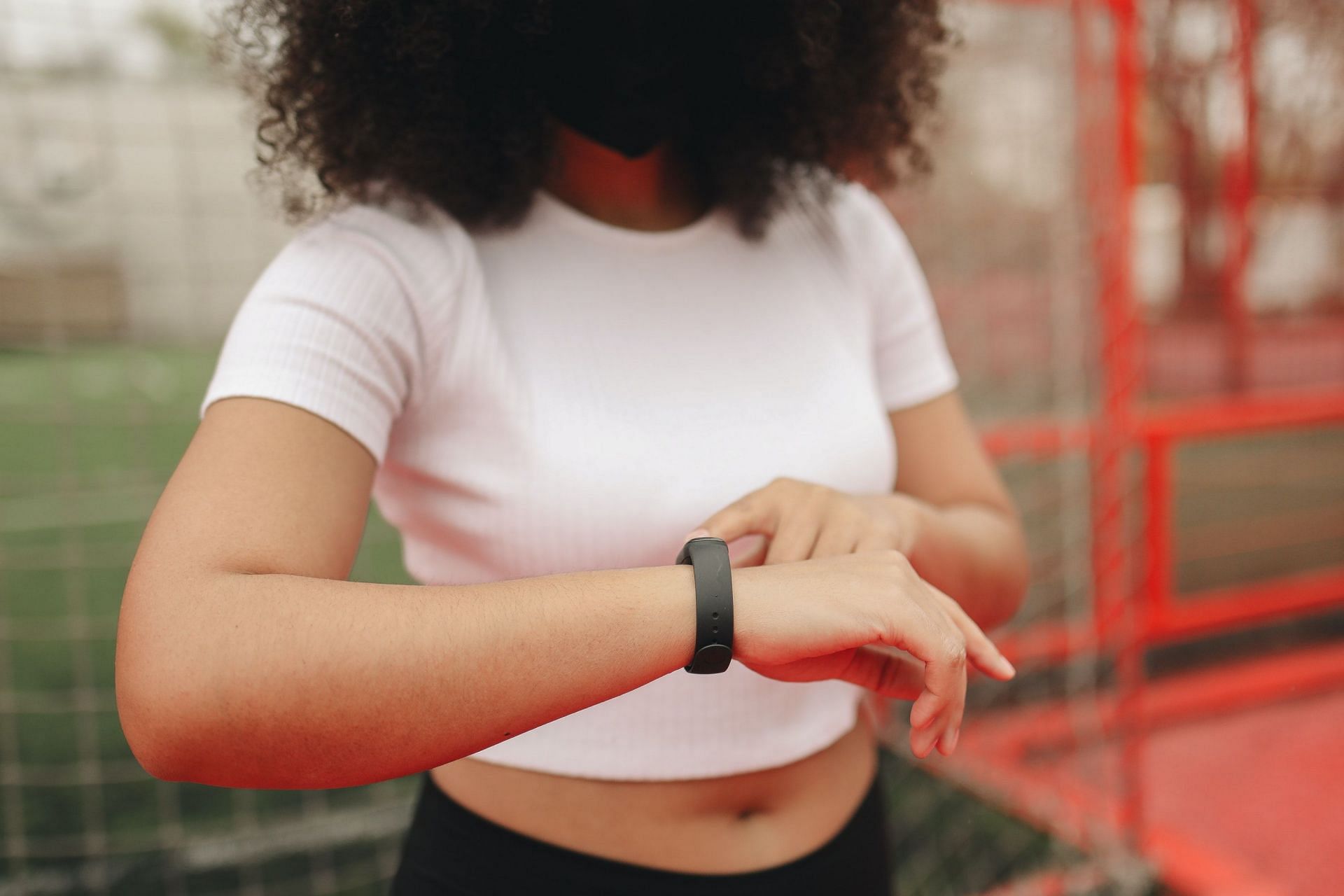 Fitness trackers can track steps, calories burned, heart rate, and sleep (Image via Pexels)