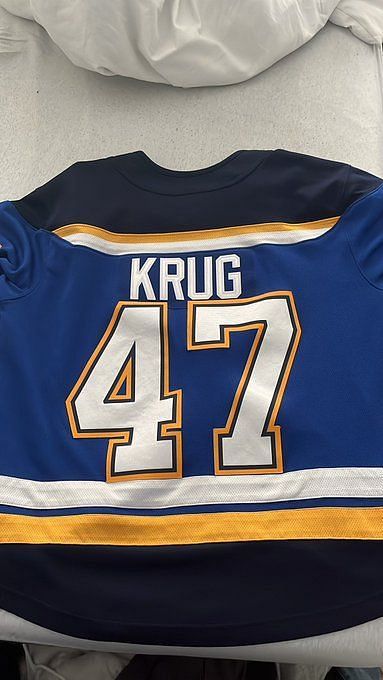 Are Hockey Jerseys Supposed To Be Big? (My Review) – Sports Fan Focus
