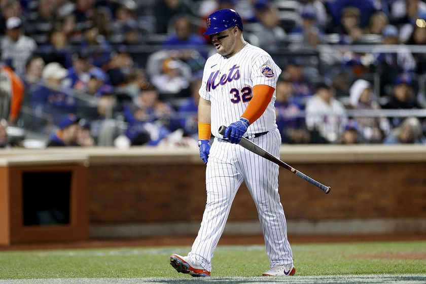 Mets hitter Daniel Vogelbach lets out his frustrations amid loss to Houston  in spring training