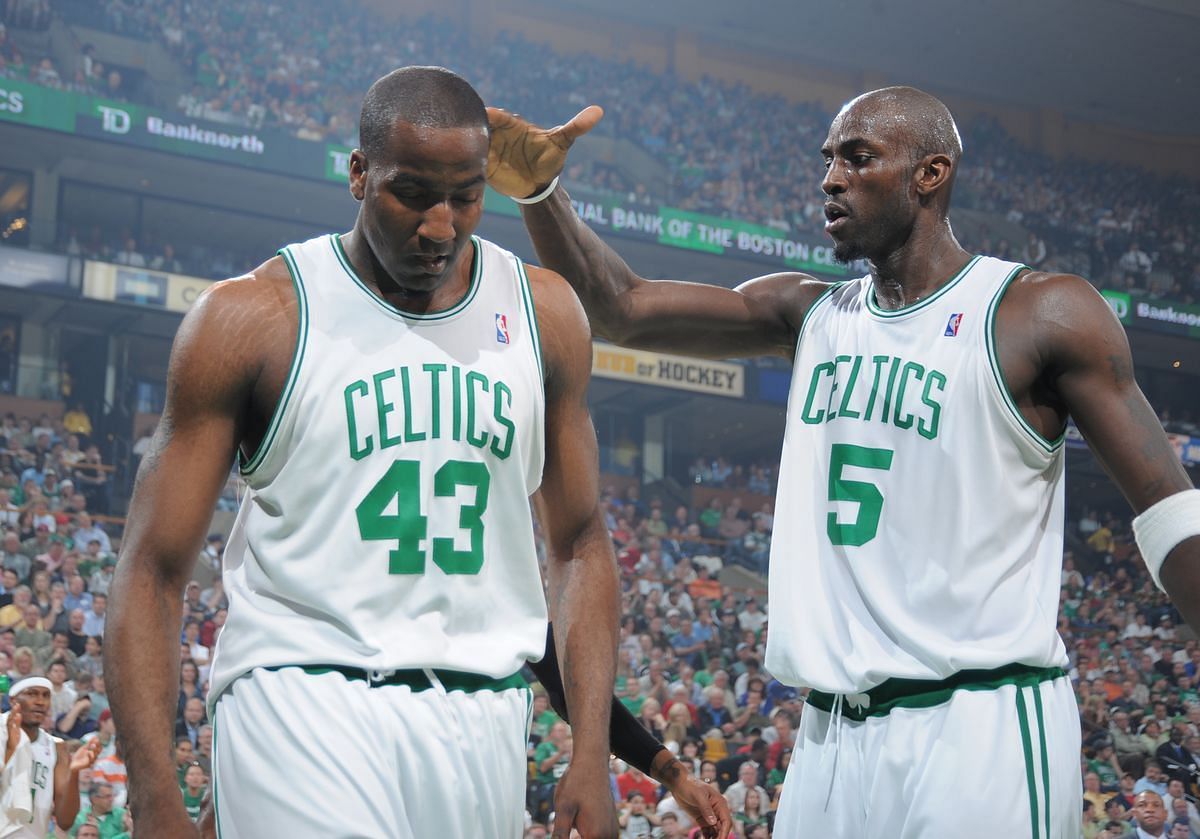 Kendrick Perkins, left, and Kevin Garnett on the Boston Celtics.