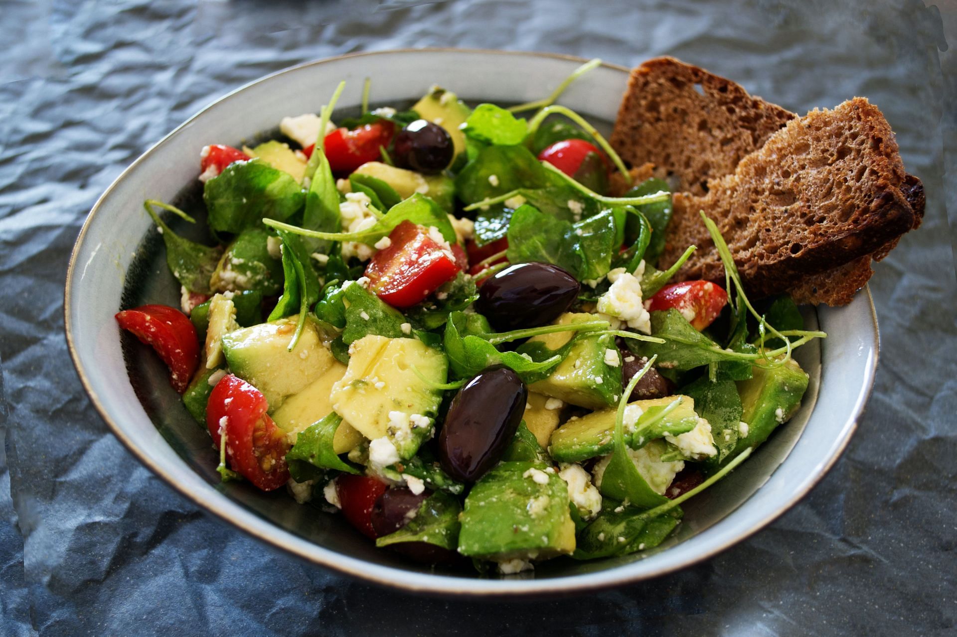 Arugula can be used in salad or sandwiches. (Image via Pexels/Dana Tentis )