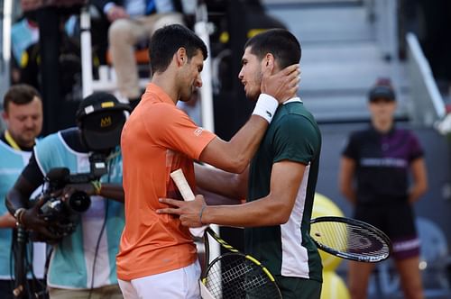 Novak Djokovic (L) and Carlos Alcaraz