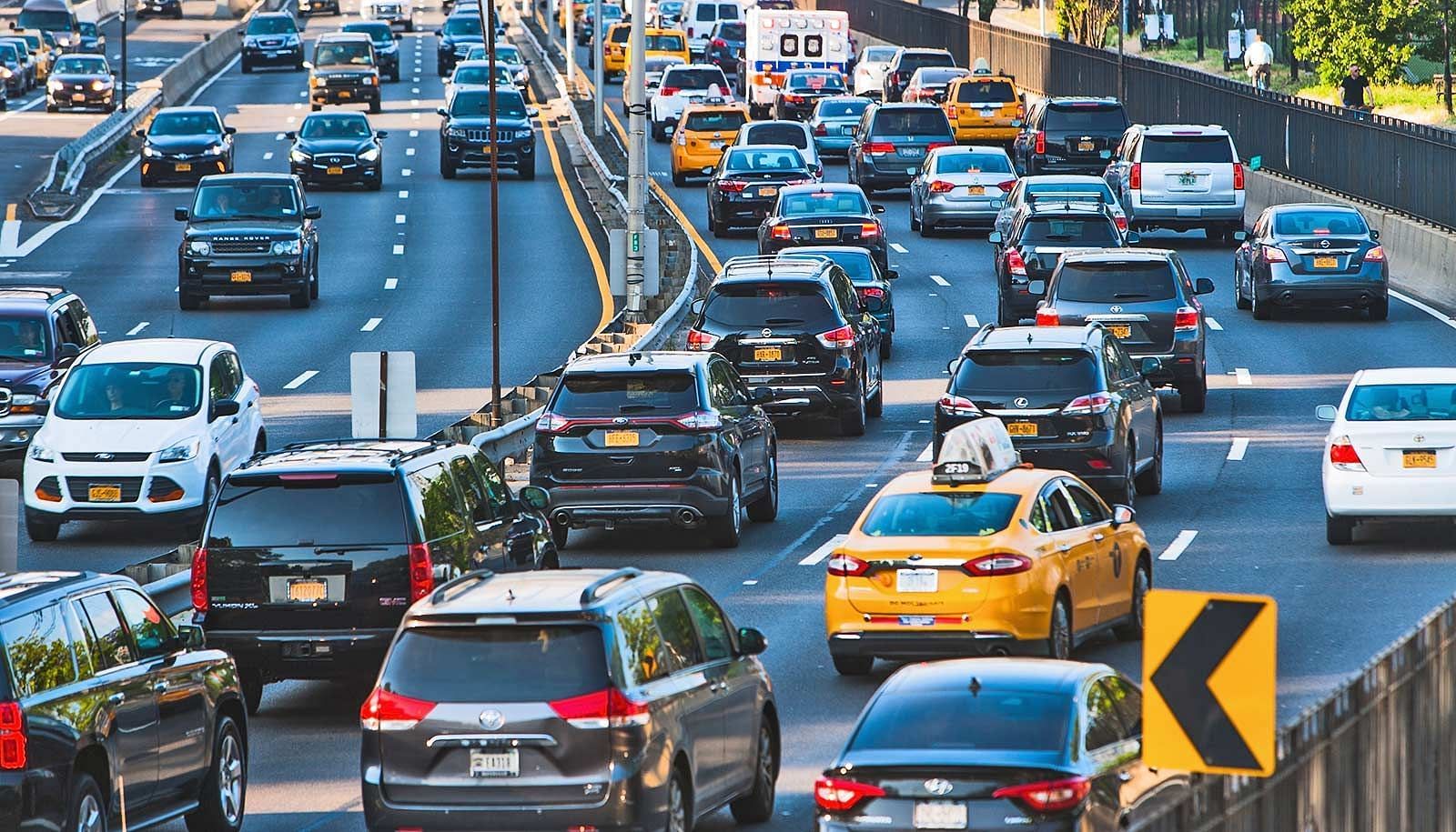 Self-driving cars would lower traffic jams (Image via rdworldonline)