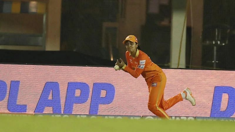 Harleen Deol took an excellent catch to dismiss Harmanpreet Kaur in Gujarat Giants