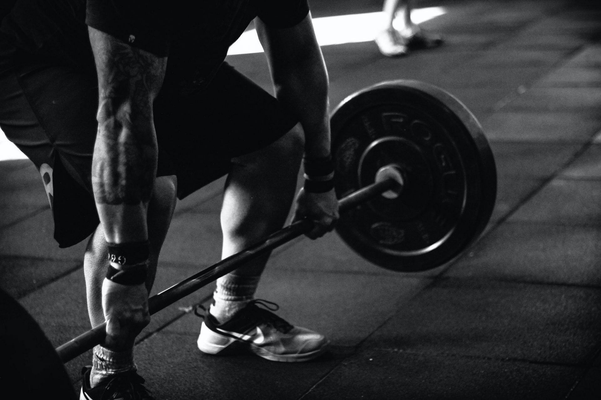 Barbell rows are a great pull day workout (Image via Pexels @Victor Freitas)