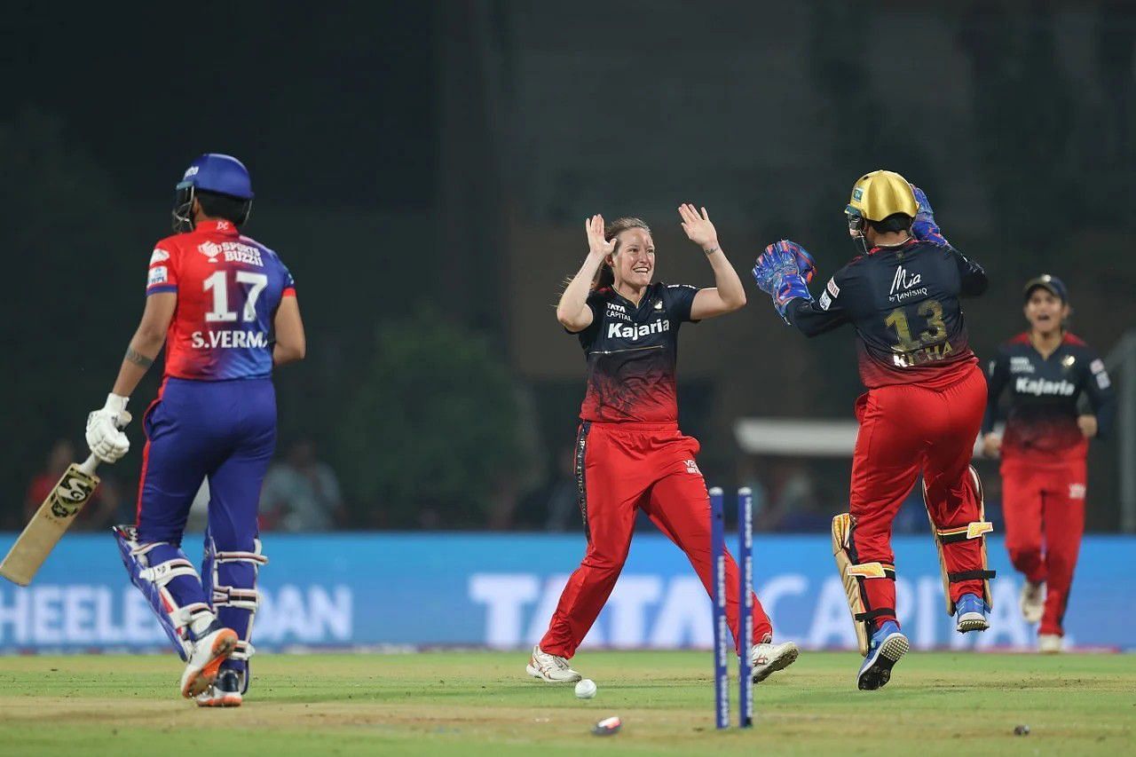 Megan Schutt celebrating a wicket with Richa Ghosh [WPLT20]