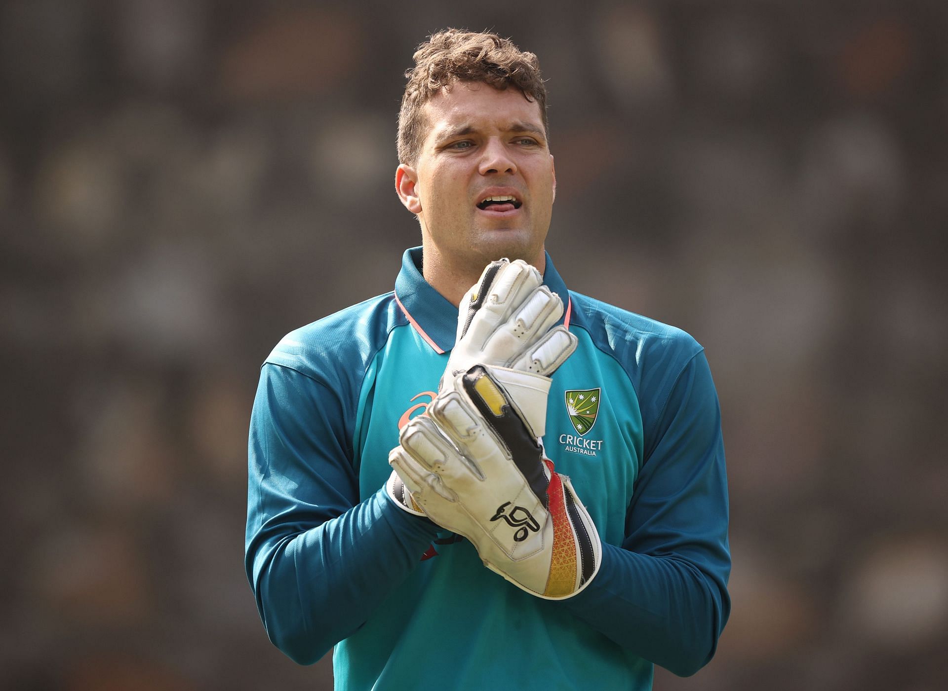 Why has wicketkeeper Alex Carey left for Australia just ahead of the