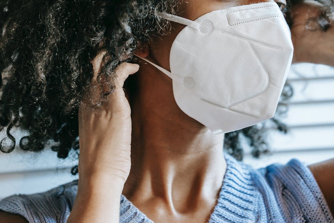 Walking pneumonia is contagious and can be contracted through contaminated surfaces. (Image via Pexels/Sora Shimazaki)