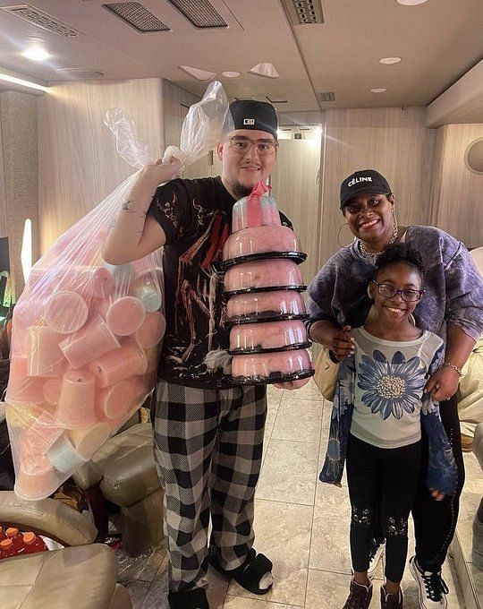 Guys a regular civilian: Yeat no mask face sparks hilarious reactions  online as rapper's cotton candy picture goes viral