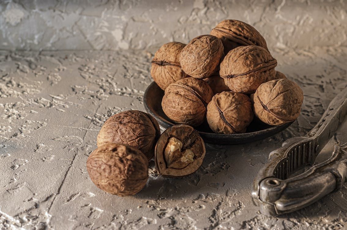Walnuts are a good source of heart-healthy fats. (Image via Pexels/Oksana D)