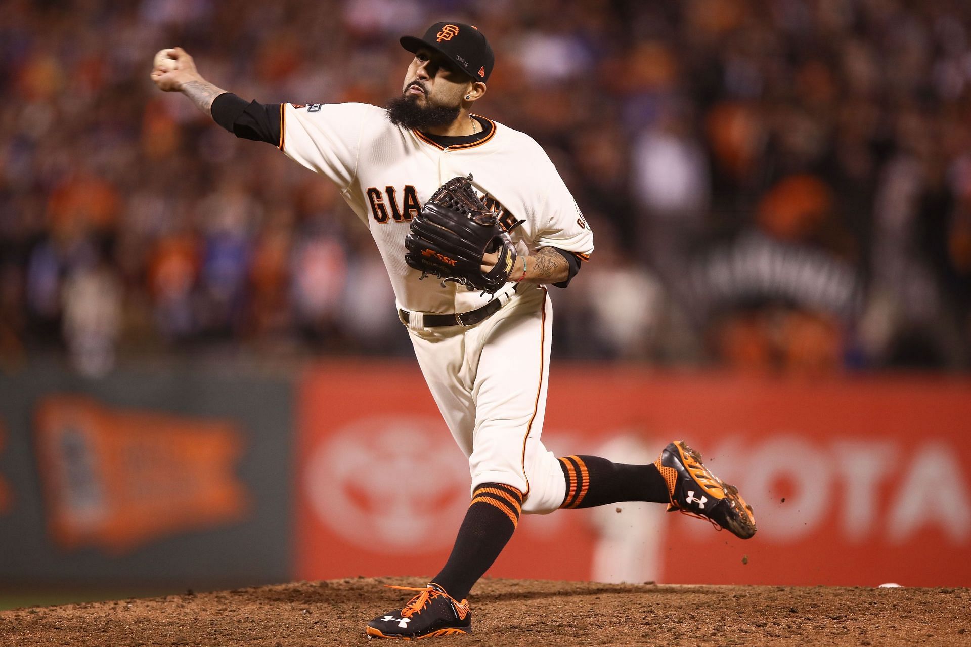 Sergio Romo throws an emotional last ball for the Giants as he says goodbye  to MLB